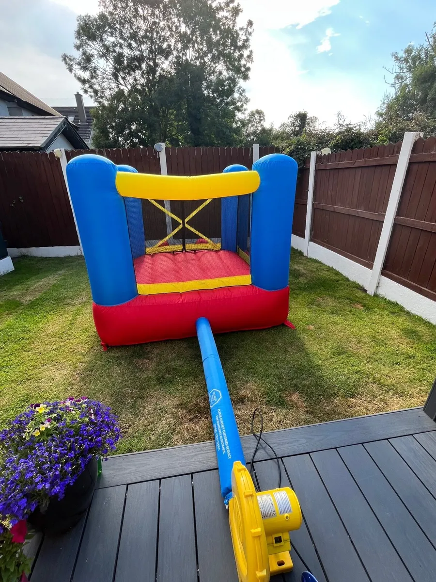 Bouncy castle - Image 2
