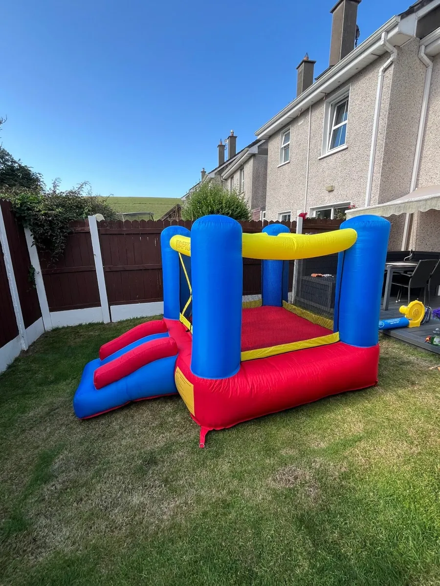Bouncy castle - Image 1