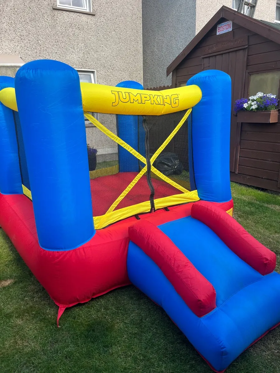 Bouncy castle - Image 3