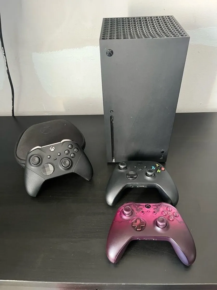 Xbox Series X + Elite series 2 controller + 2x regular controllers - Image 1
