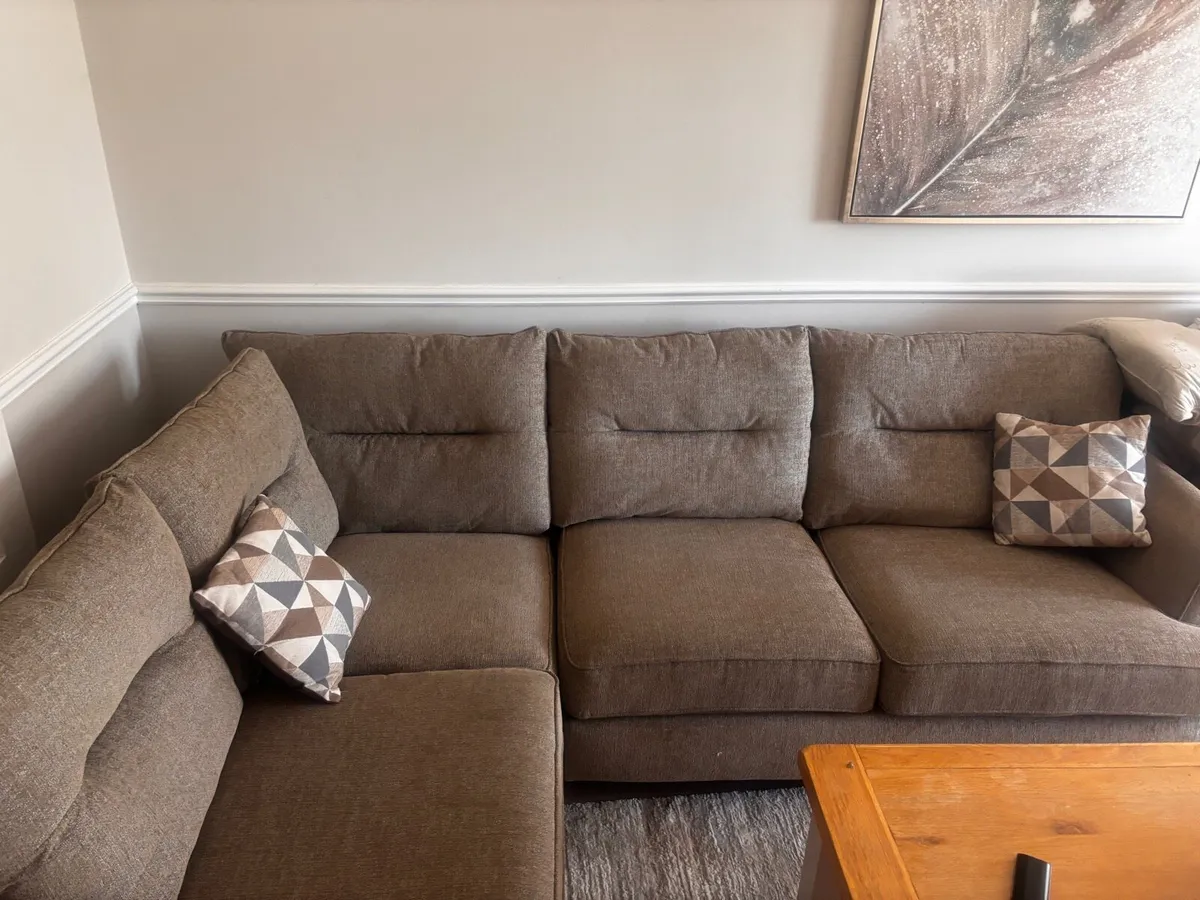 L shaped sofa - Image 1
