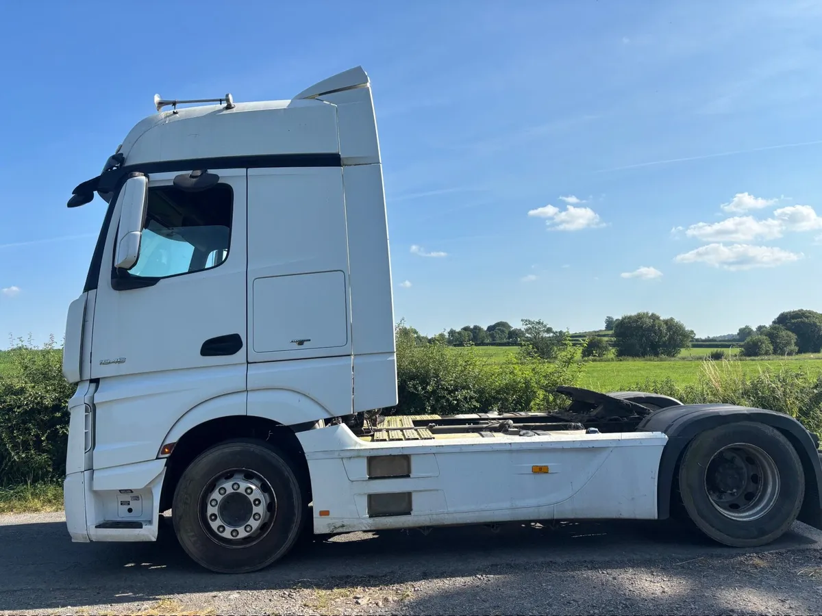 Mercedes-Benz Actros 2015 - Image 2