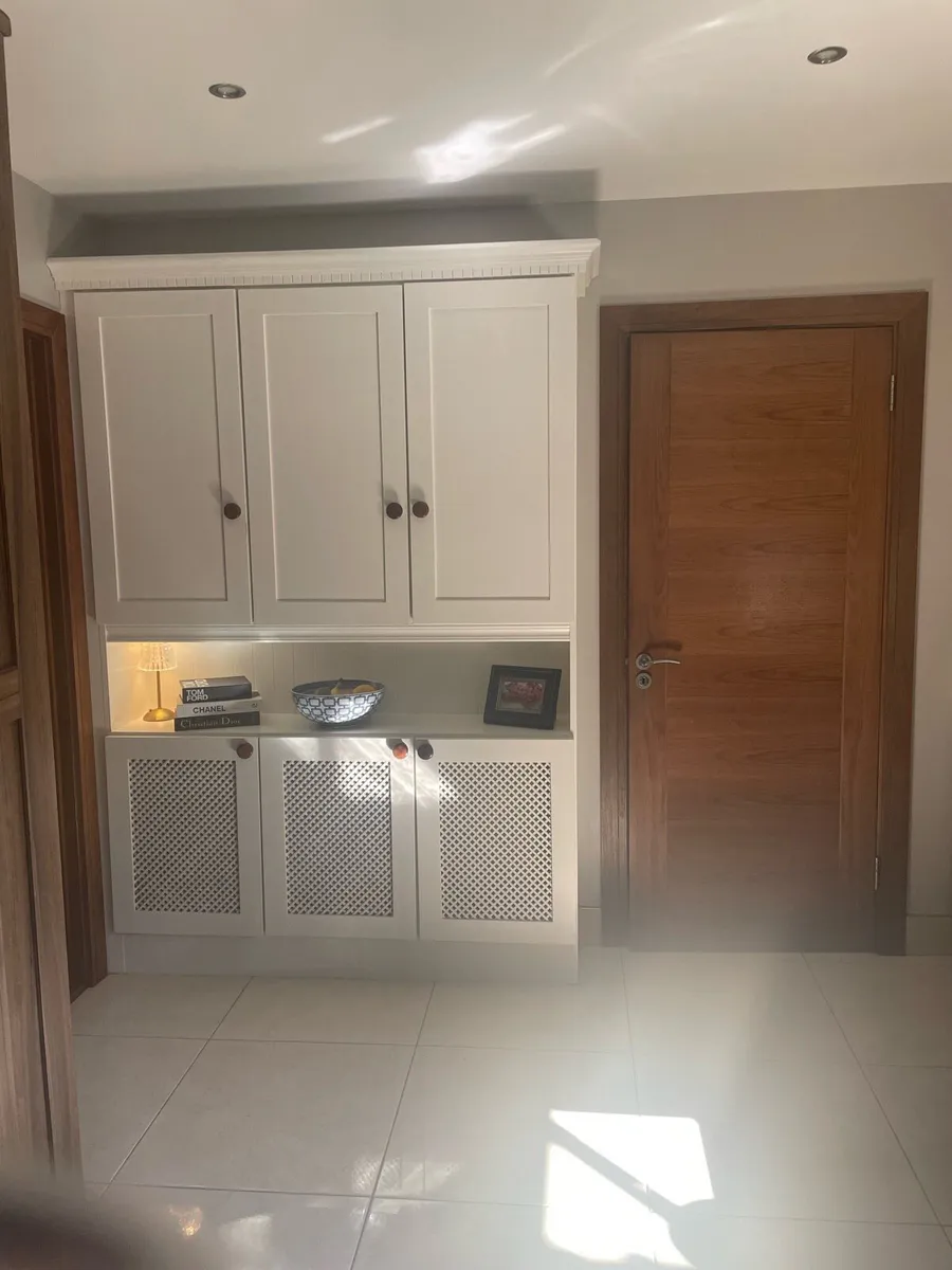 Dresser - Image 1