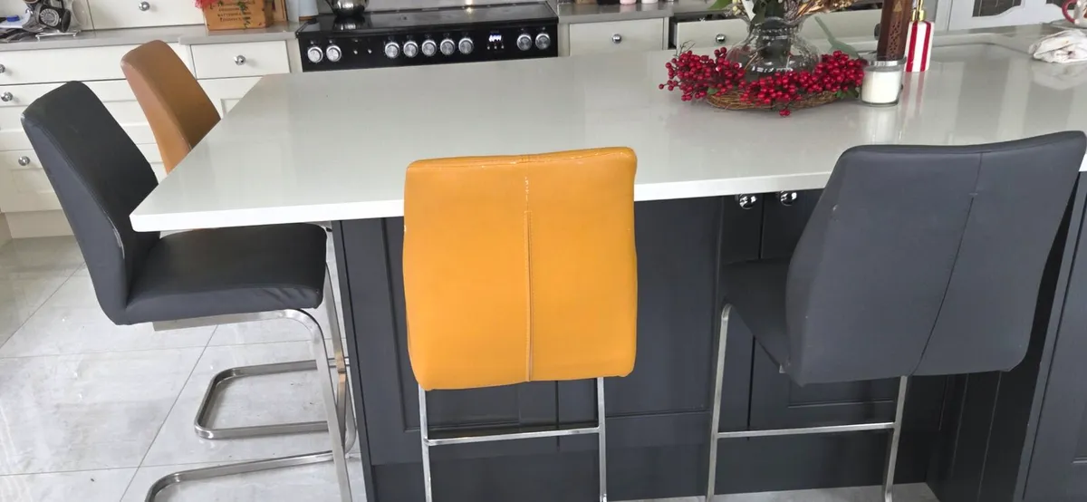 3x counter bar seats stools