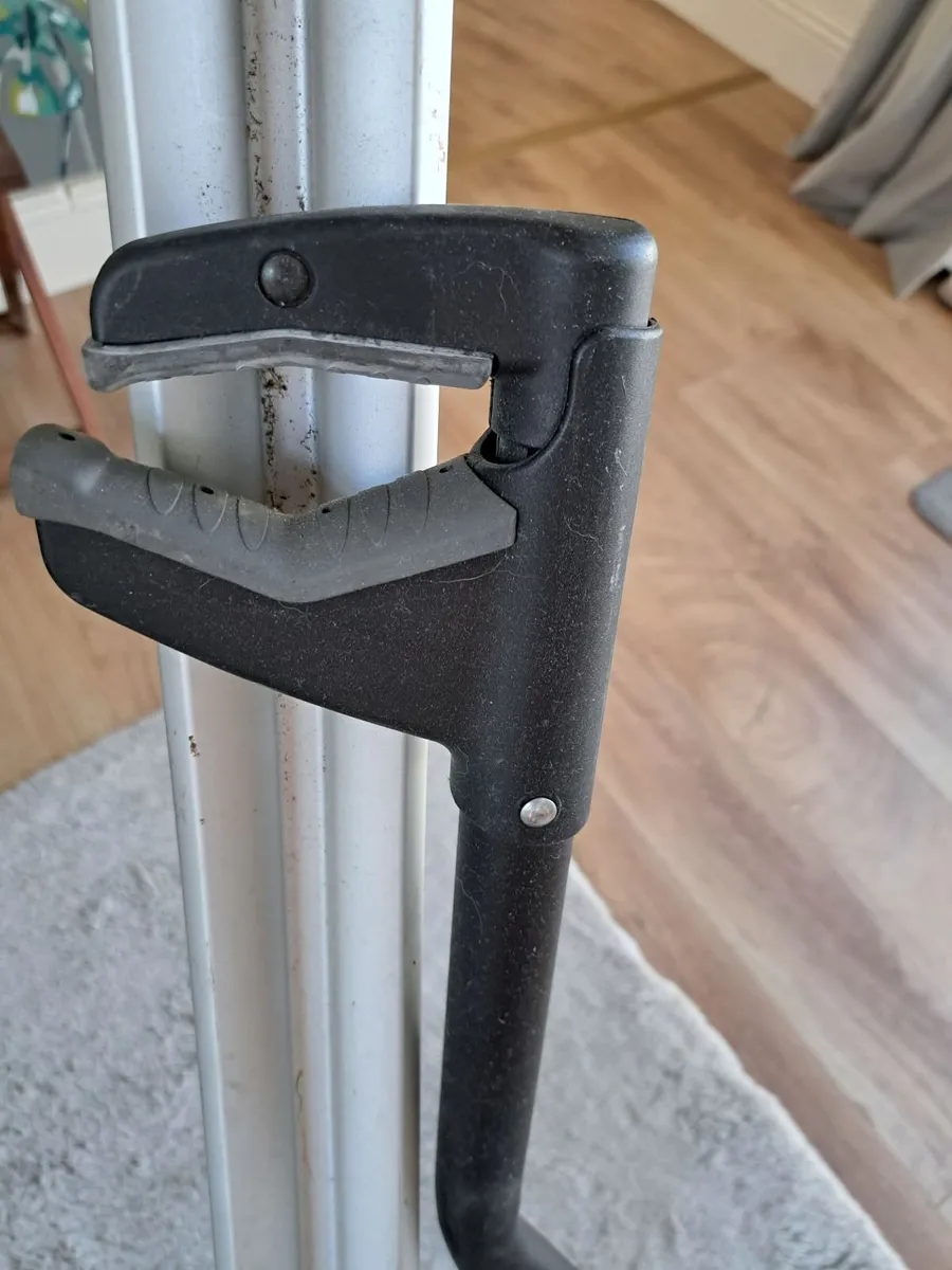 Thule Bike Rack for Roof Bars..as New - Image 4
