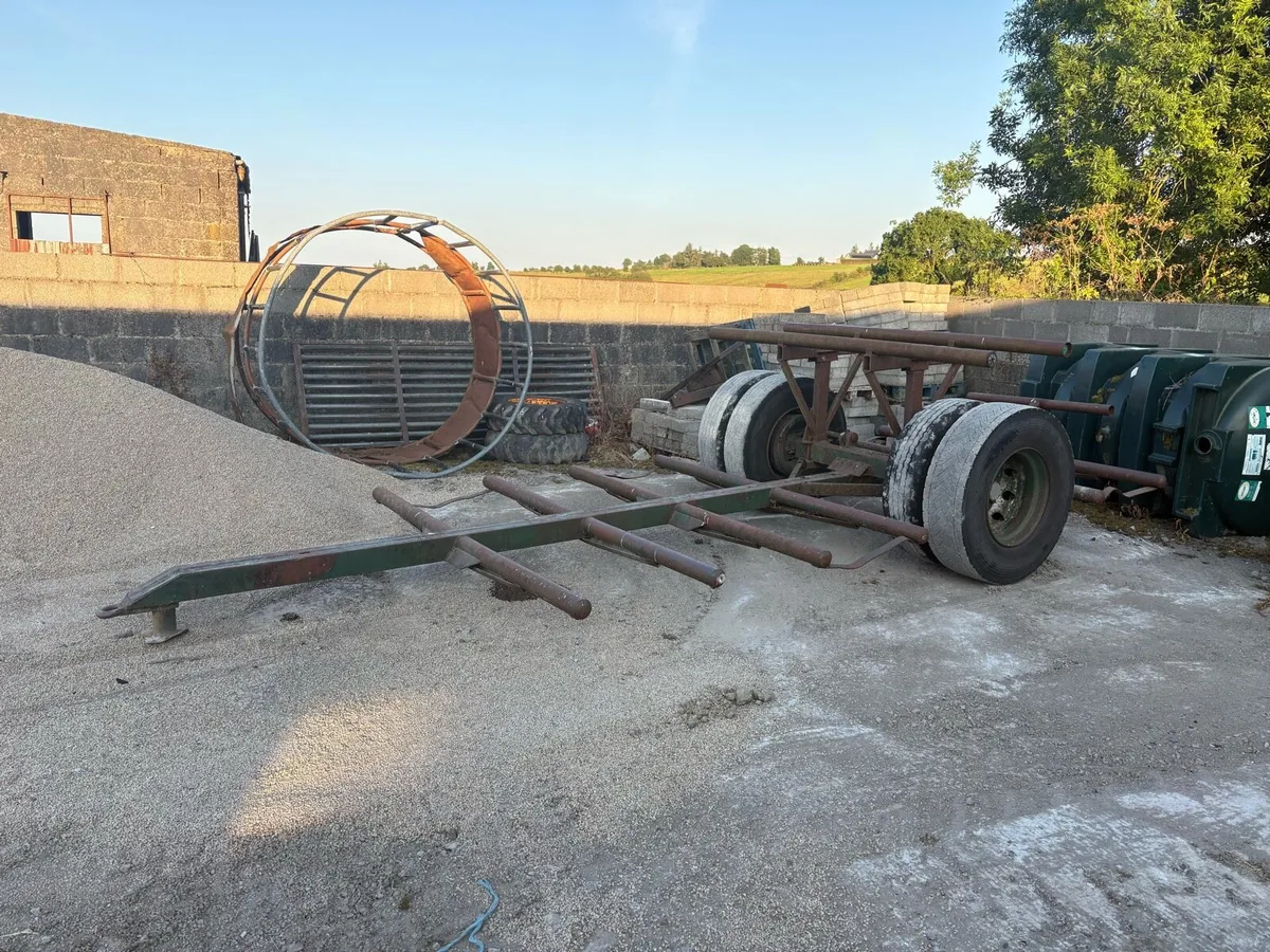 Bale trailer - Image 1