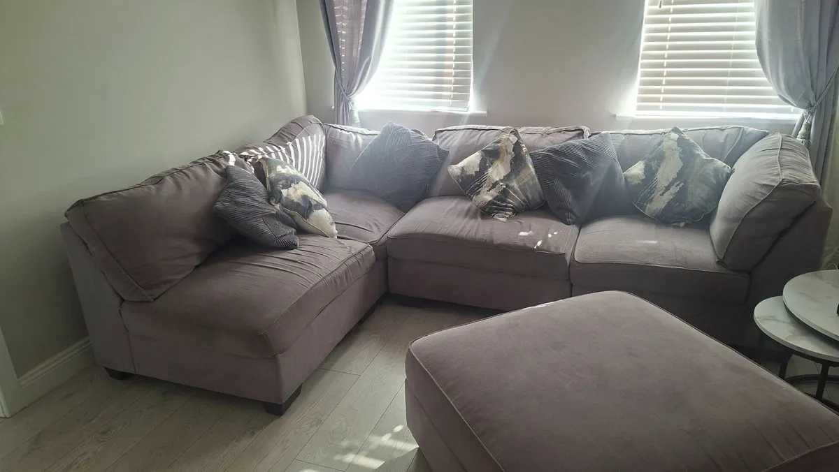 Modular L shape couch - Image 1