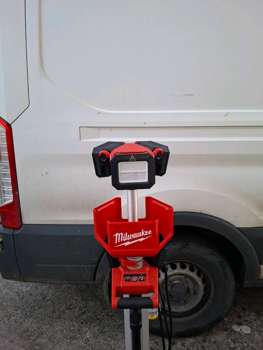 Milwaukee m18 site Light - Image 2