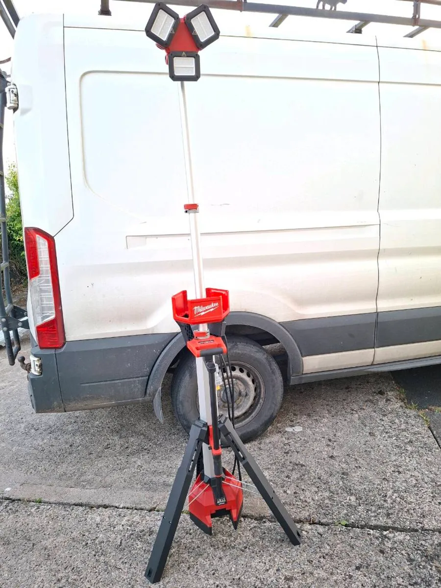 Milwaukee m18 site Light - Image 4