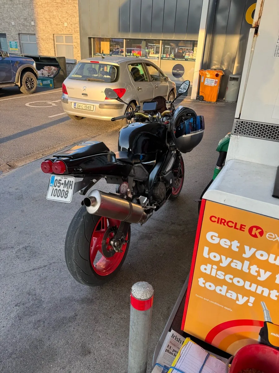 Aprilia Tuono 2005 - Image 1