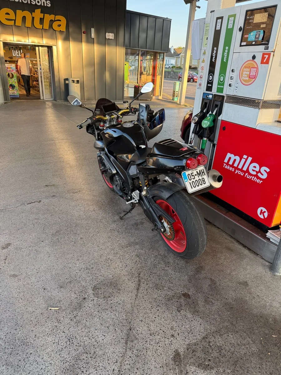 Aprilia Tuono 2005 - Image 2