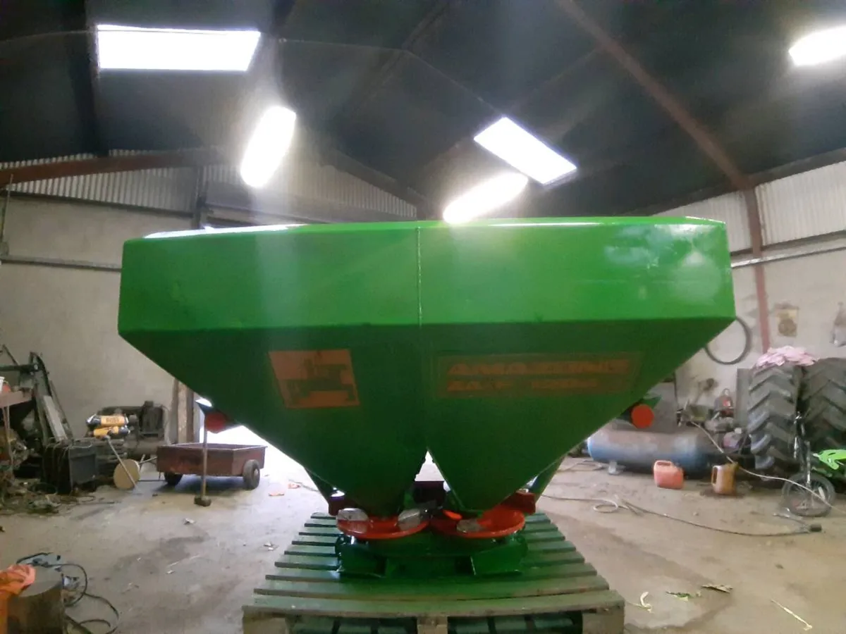 Amazone fertiliser spreader 1 tonne - Image 3
