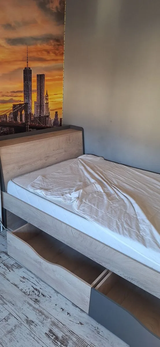Bed - Image 3