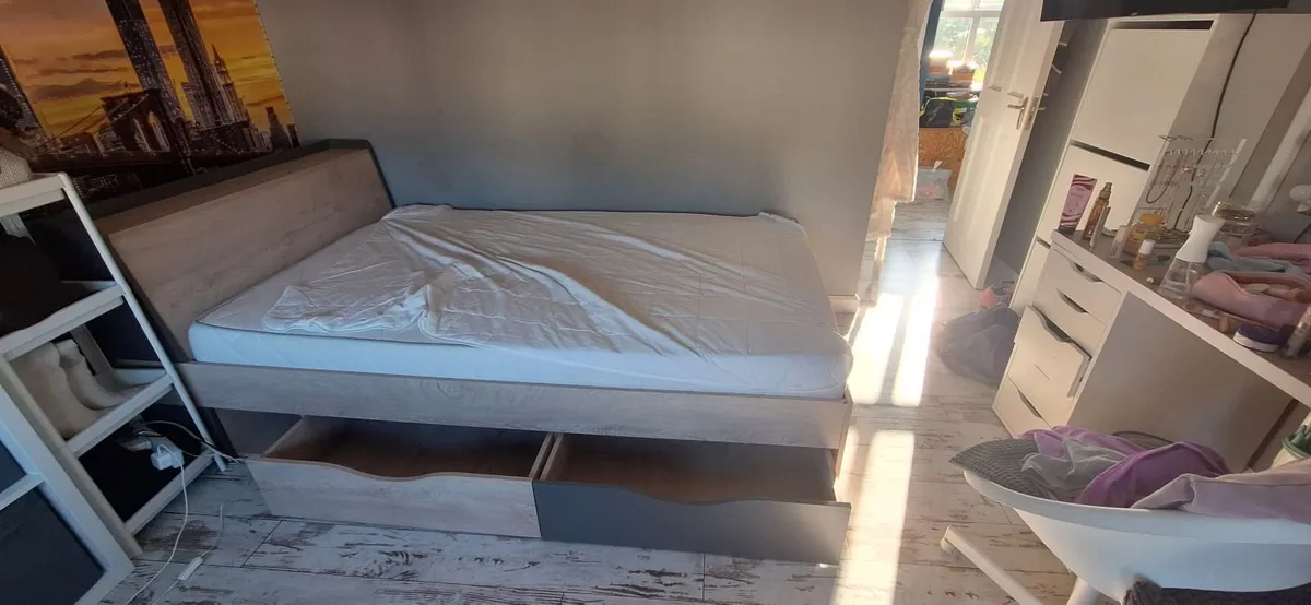 Bed - Image 2