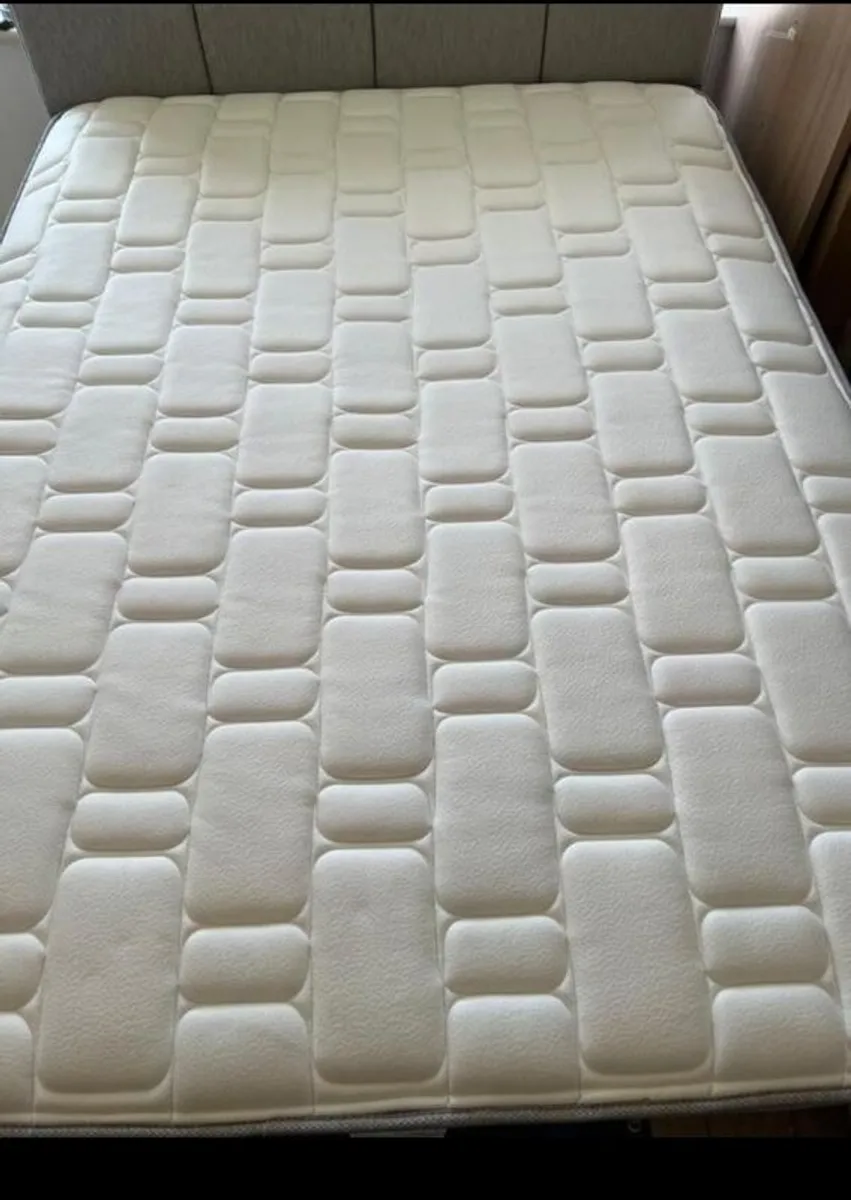 King Koil Xtra Life Elite 1600 Pillowtop King Size Bed - Image 2
