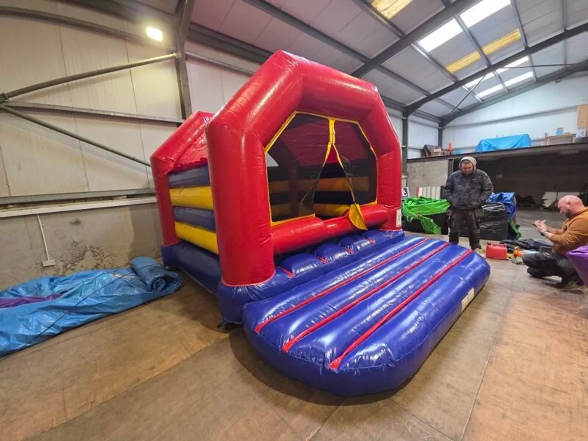 Bouncy castle - ball pool - Image 2