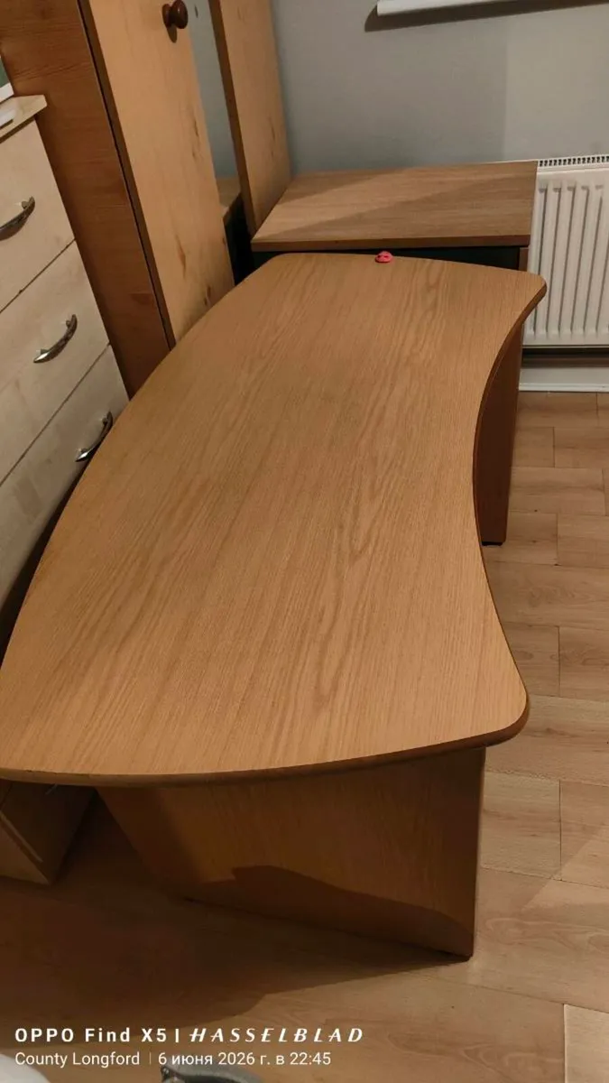 Desk and storage unit - Image 2