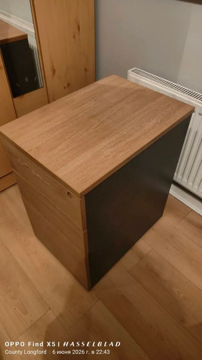 Desk and storage unit - Image 3