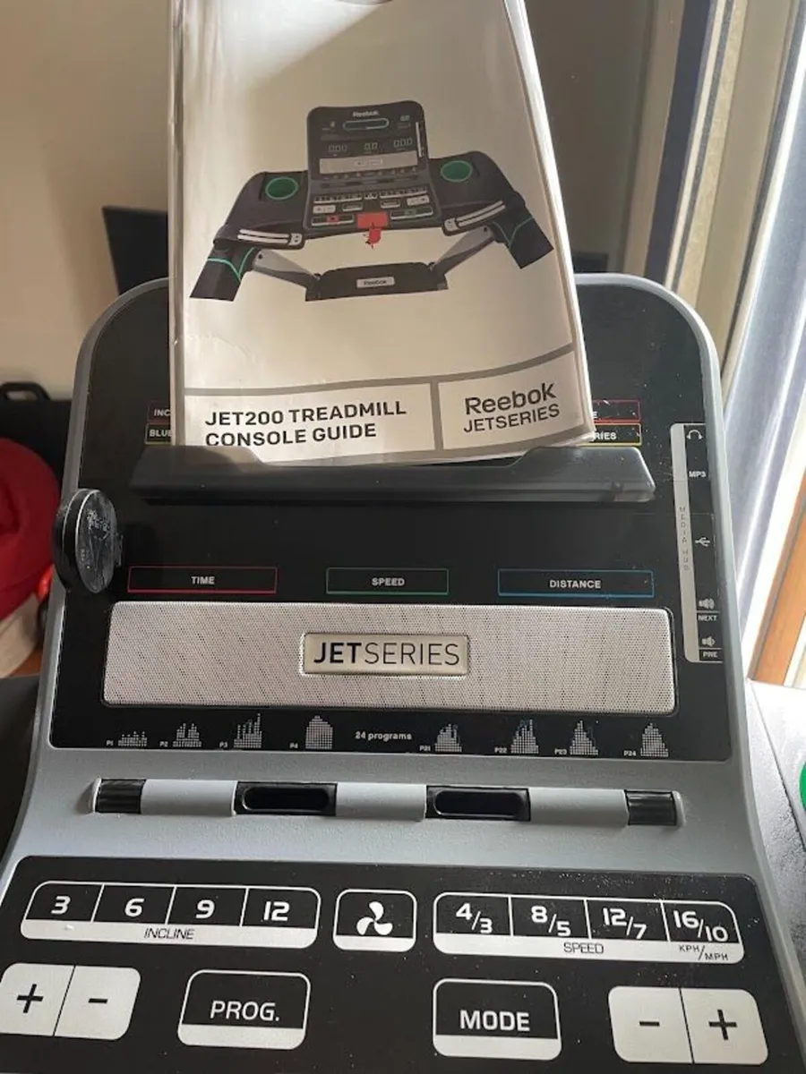 Reebok Jet 200 Series + Bluetooth Treadmill & Mat - Image 4