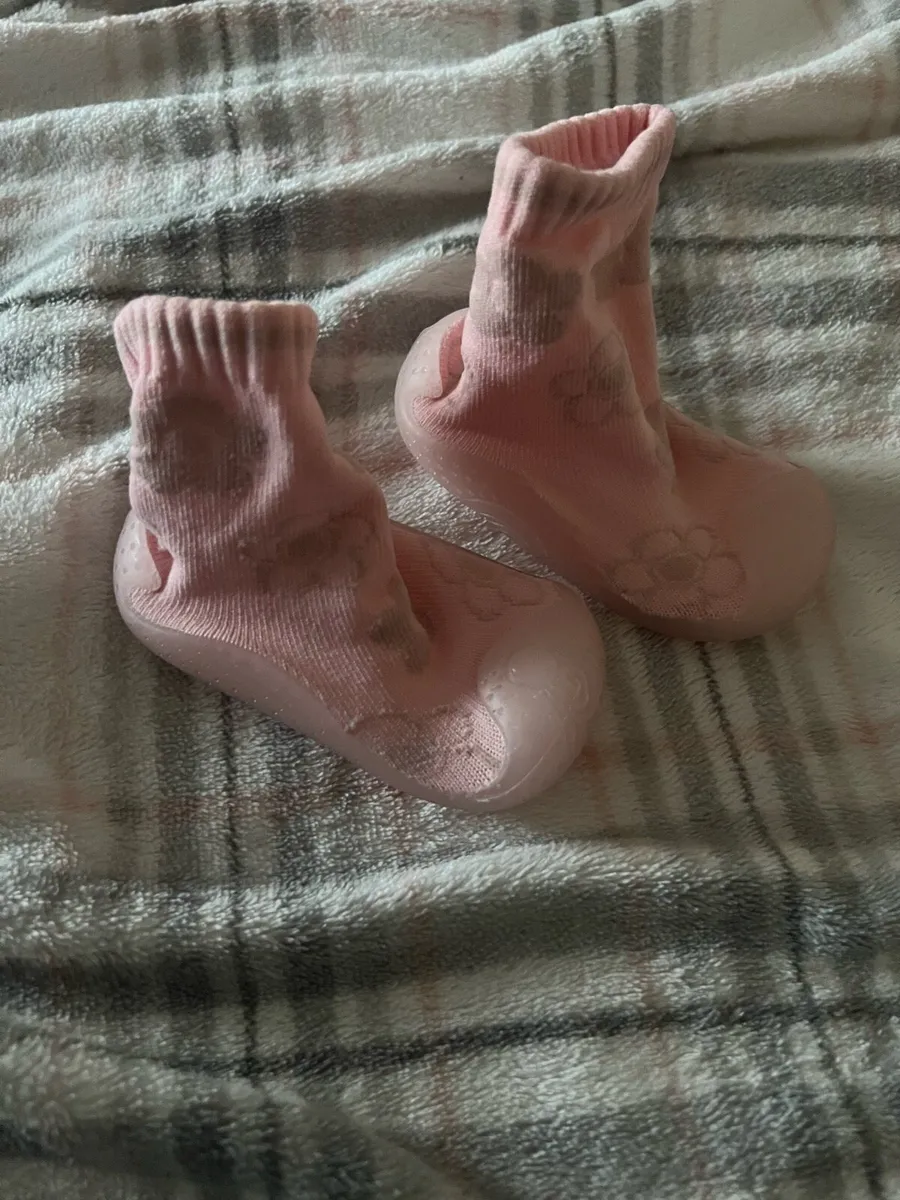 Girls new shoes size 18 €10 - Image 1