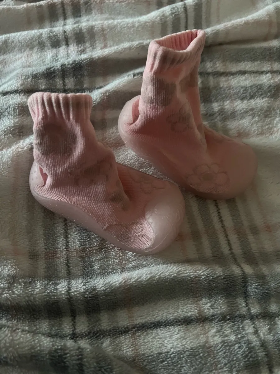 Girls new shoes size 18 €10 - Image 4