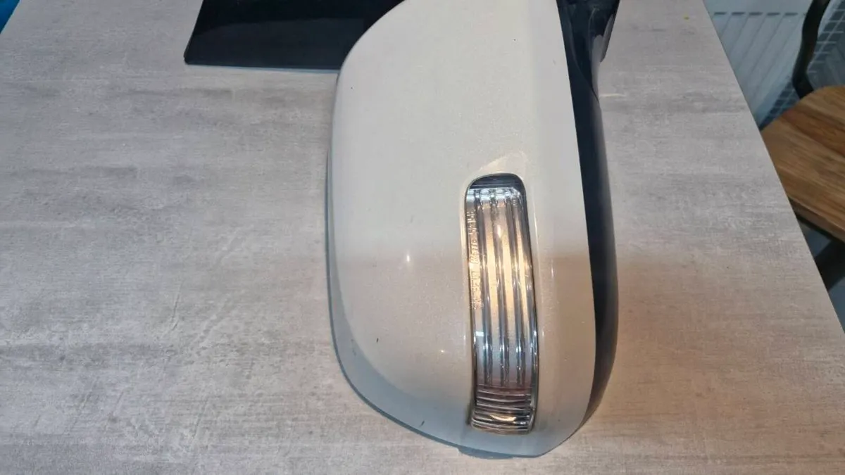 Toyota Alphard. Right side mirror. - Image 3