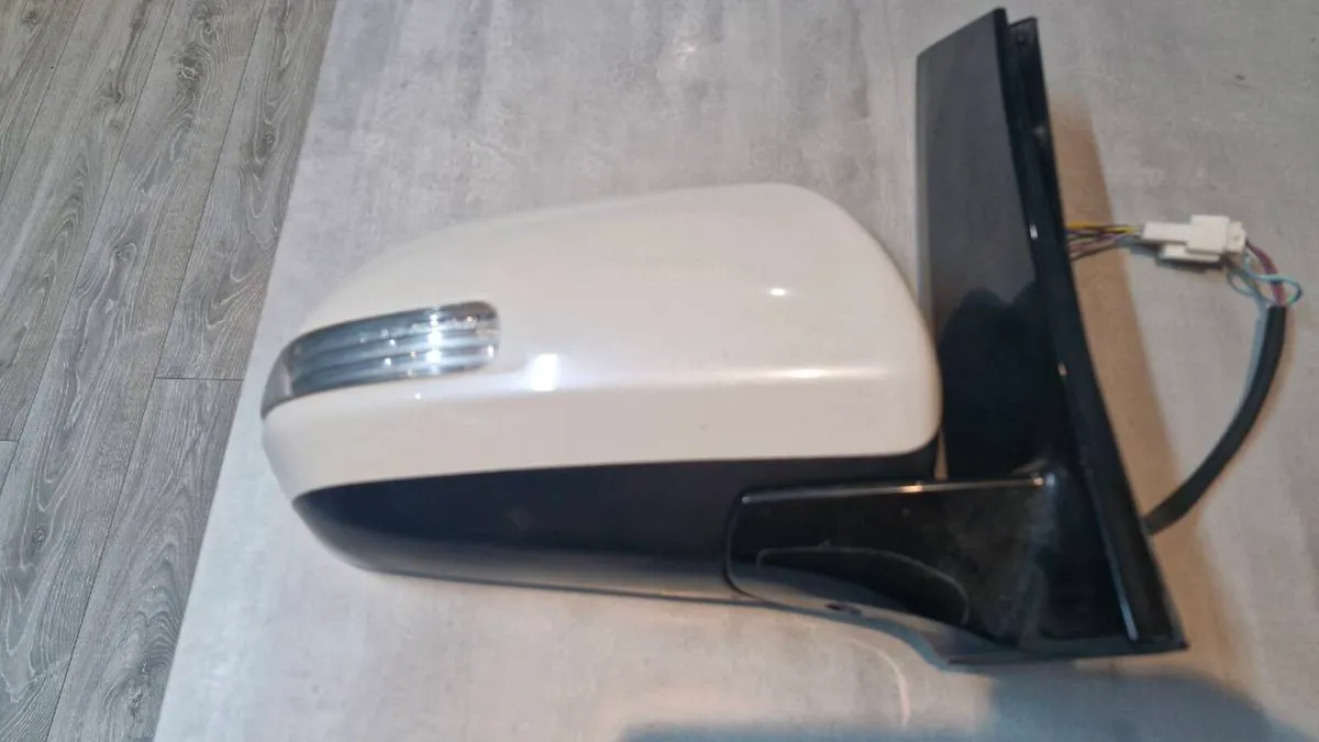 Toyota Alphard. Right side mirror. - Image 1