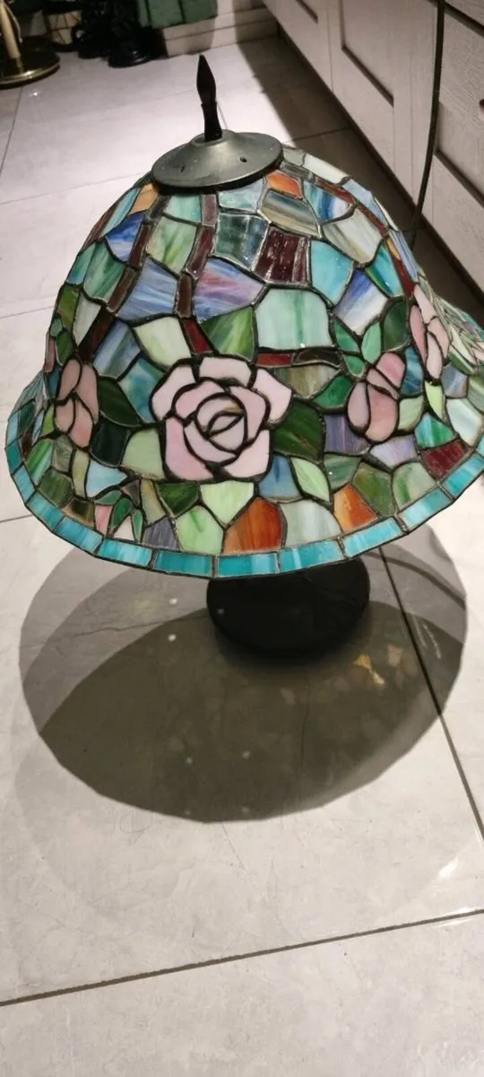 TIFFANY STYLE TABLE LAMP - Image 3