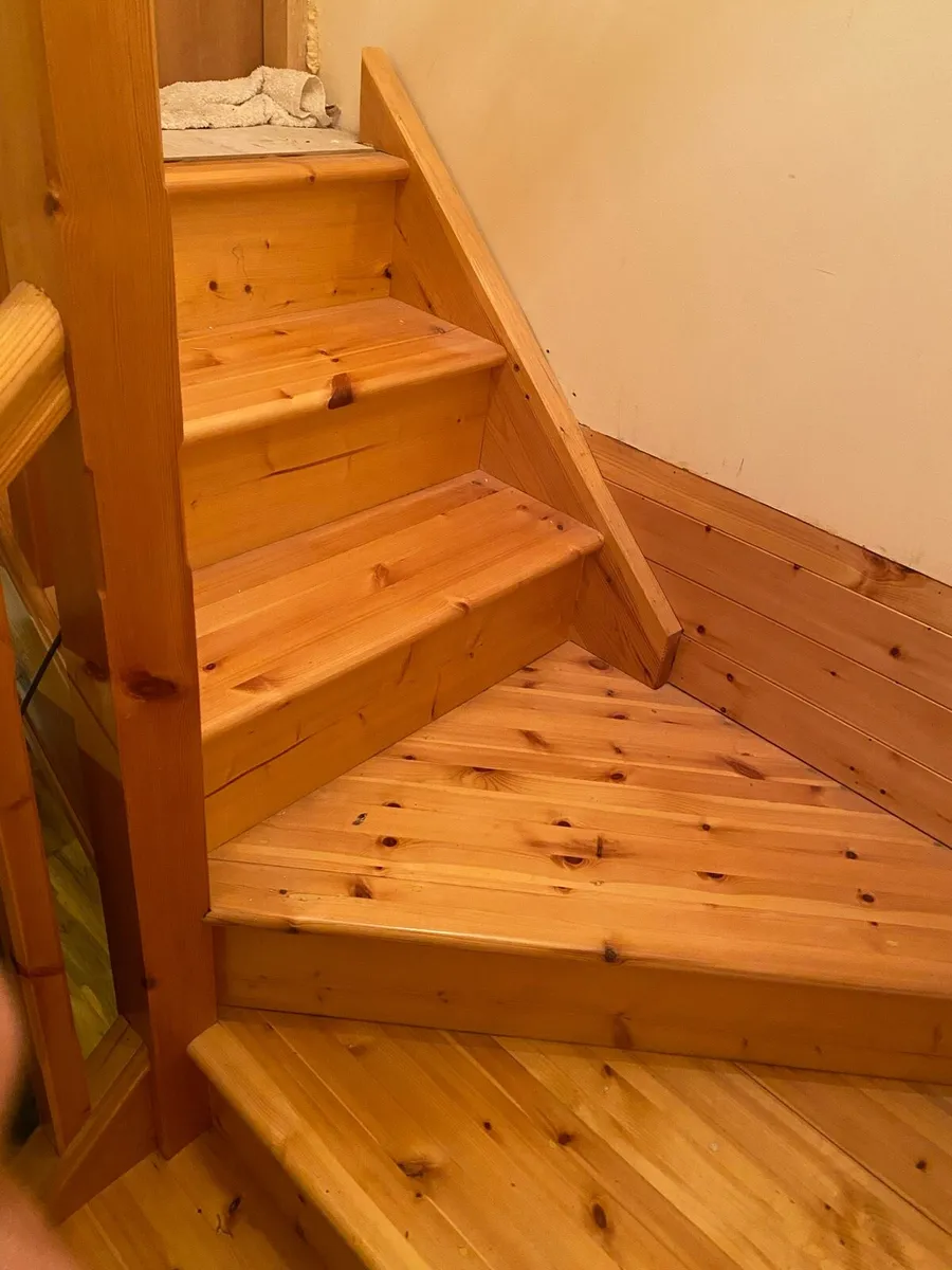 Pine stairse - Image 1