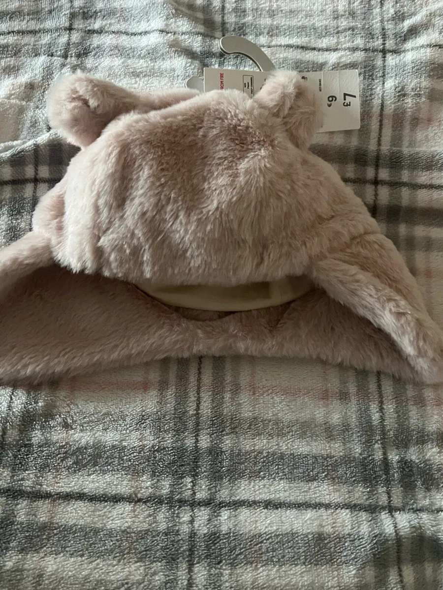 Girls BNWT hat 6/12 mths €5 - Image 2