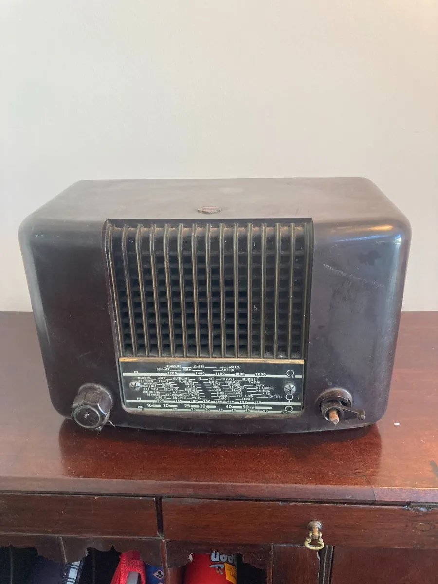 Vintage Radio - Bakelite - Mullard - Image 2