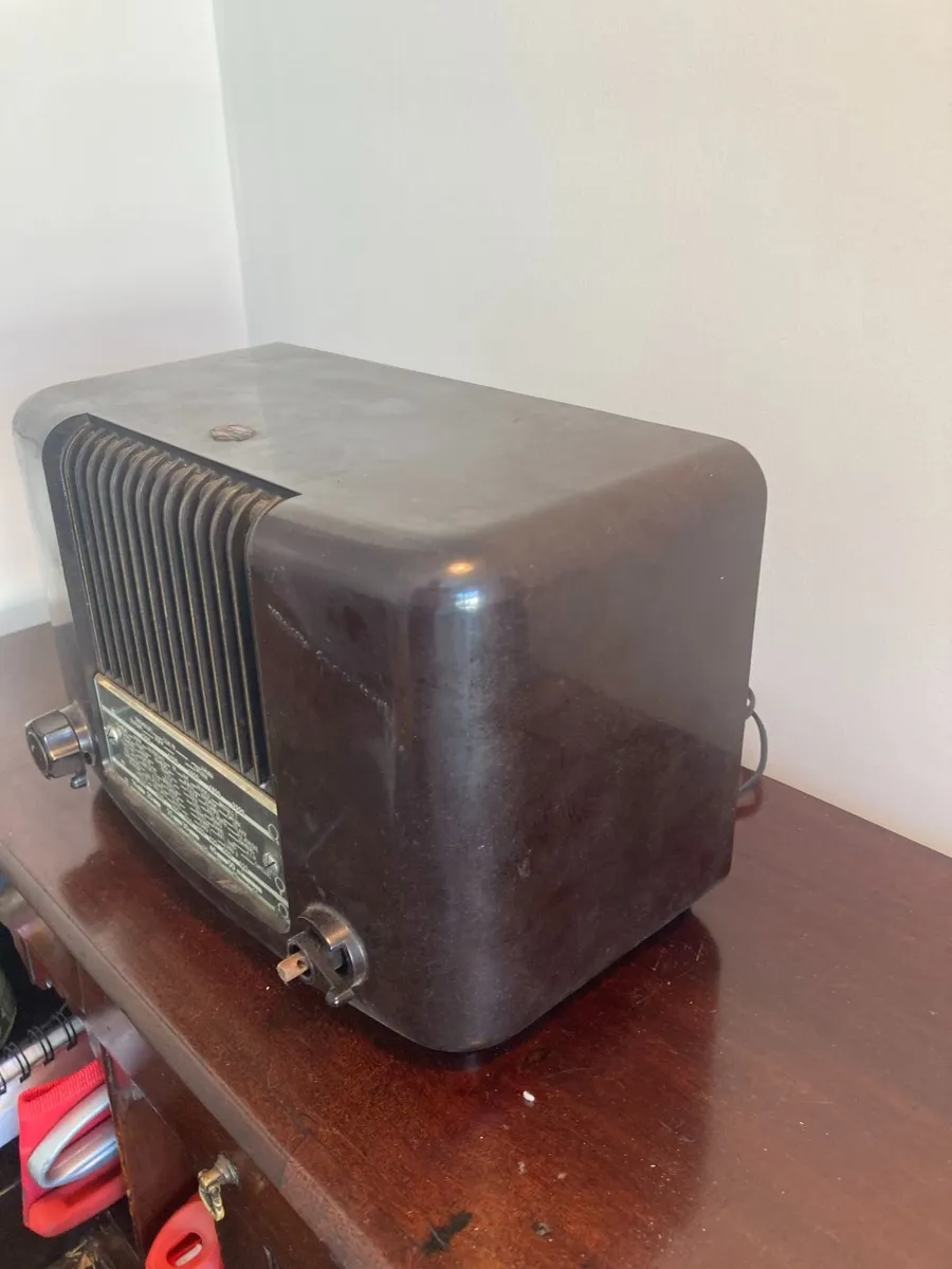 Vintage Radio - Bakelite - Mullard - Image 3