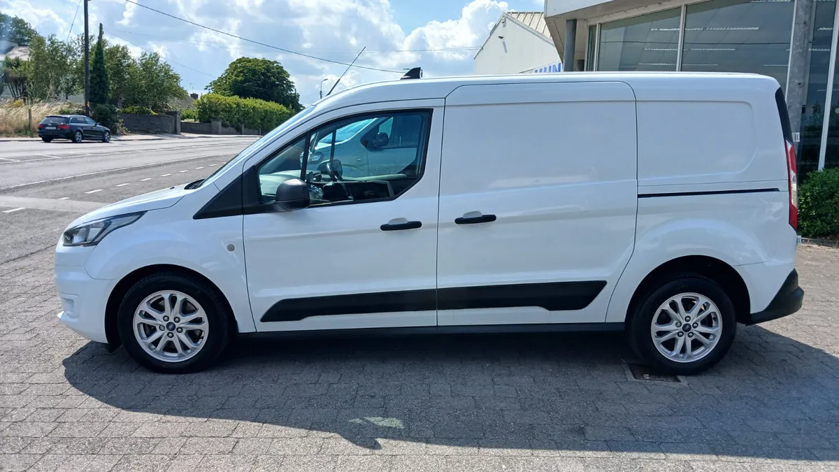 231 CONNECT LWB TREND A/C ONLY 78K KMS GRADE 1 - Image 2