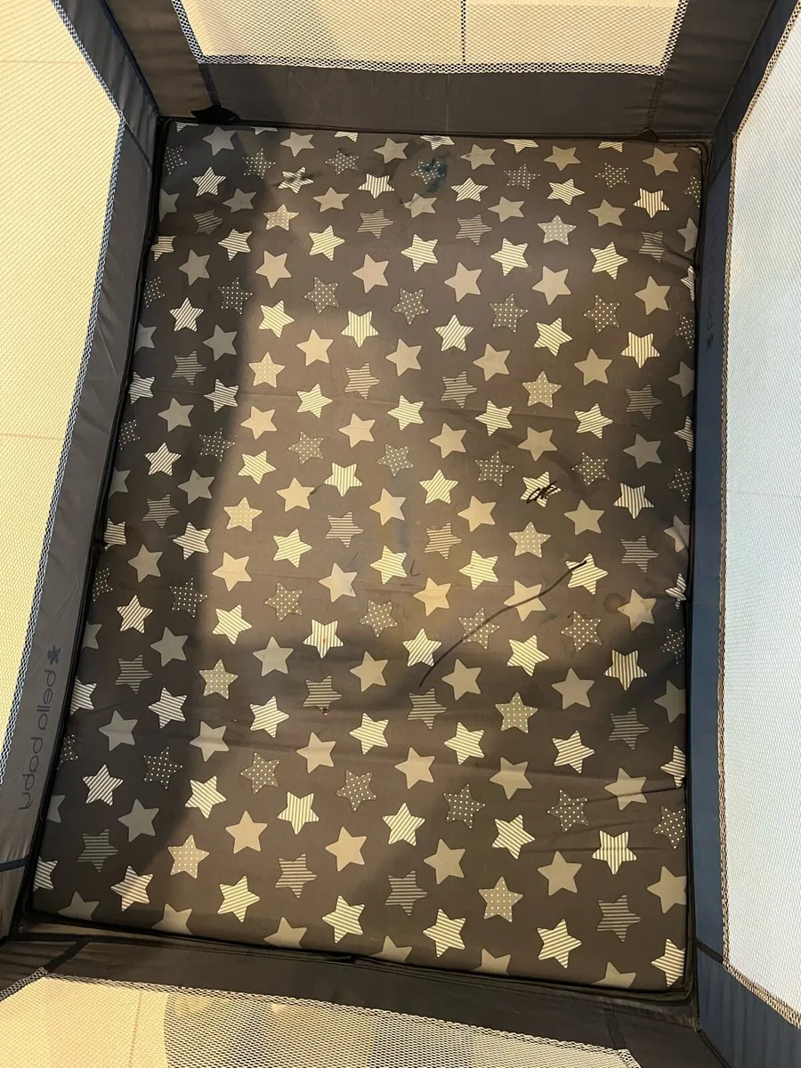 Travel cot - Image 2