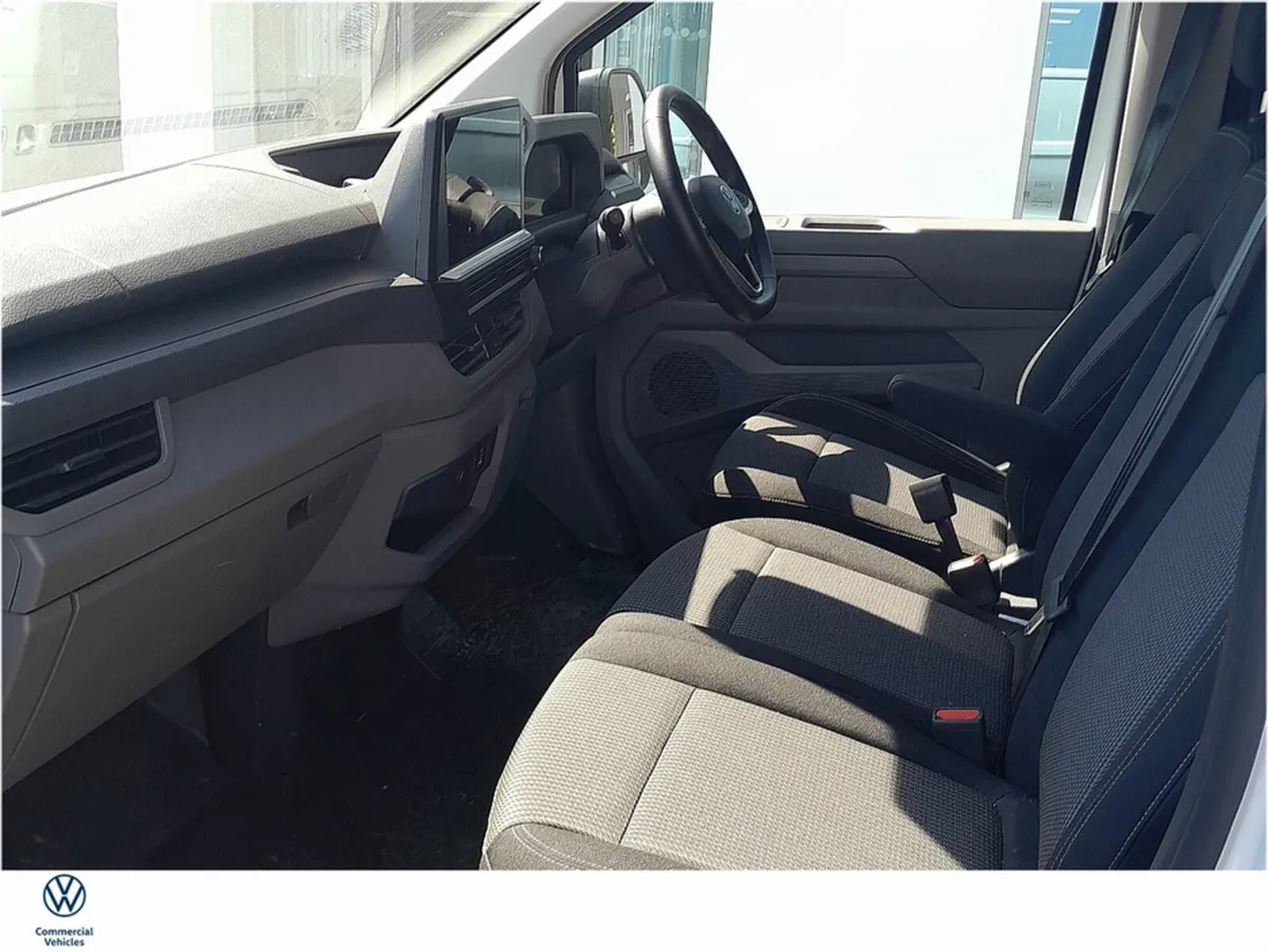 Volkswagen Transporter Trendline LWB 218HP 3DR ELE - Image 4