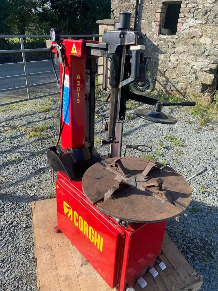 Corghi  A2015 Tyre Changer - Image 1