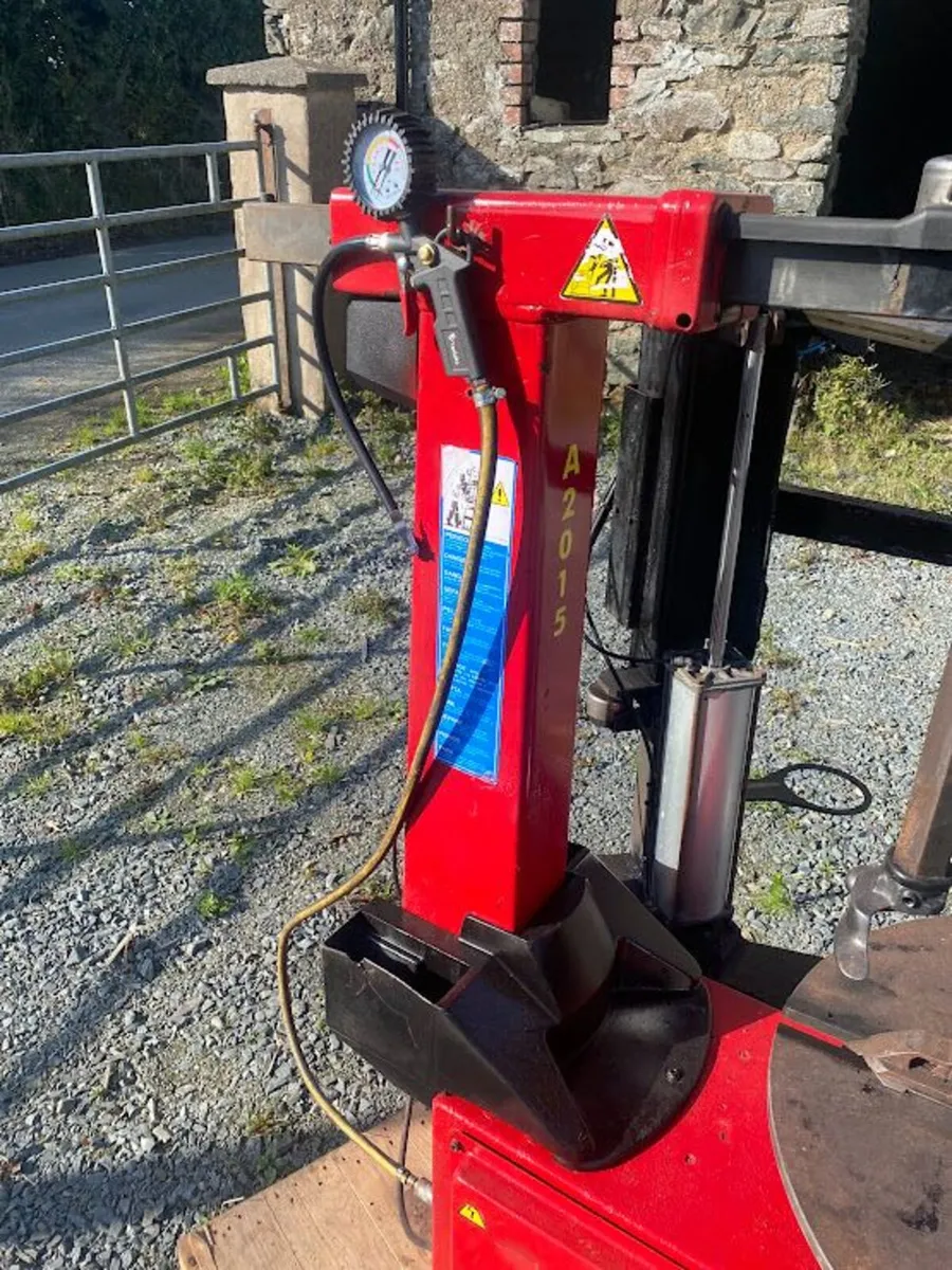 Corghi  A2015 Tyre Changer - Image 3
