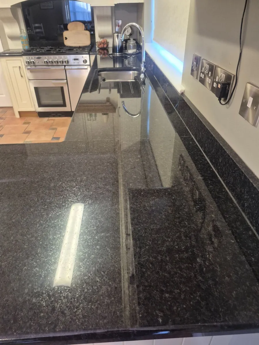 Kitchen granite worktop appliances table &6 chairs - Image 3