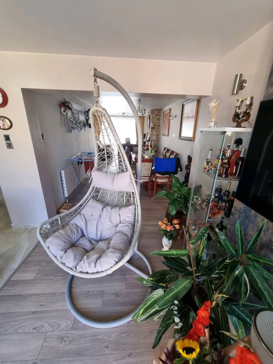 Swing chair - Image 1