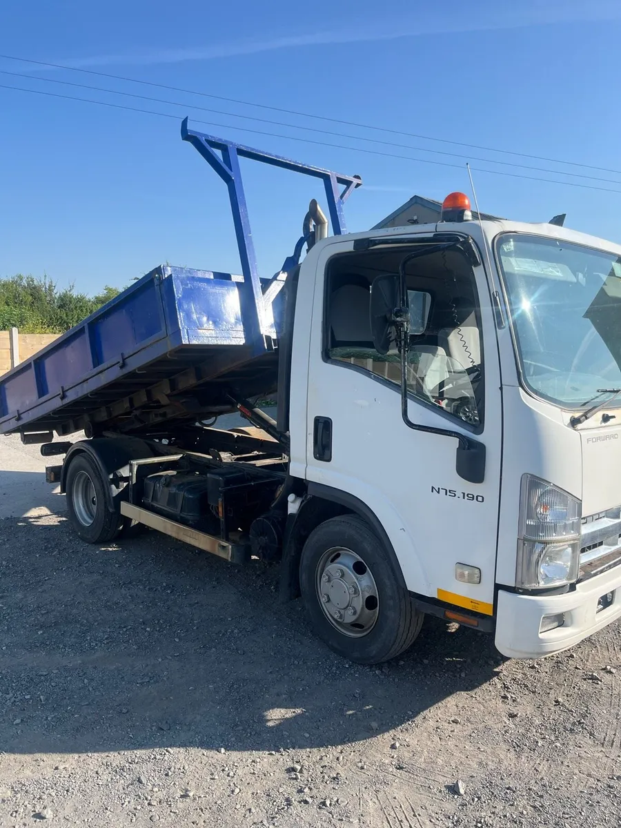 7.5 tonne hookloader - Image 1