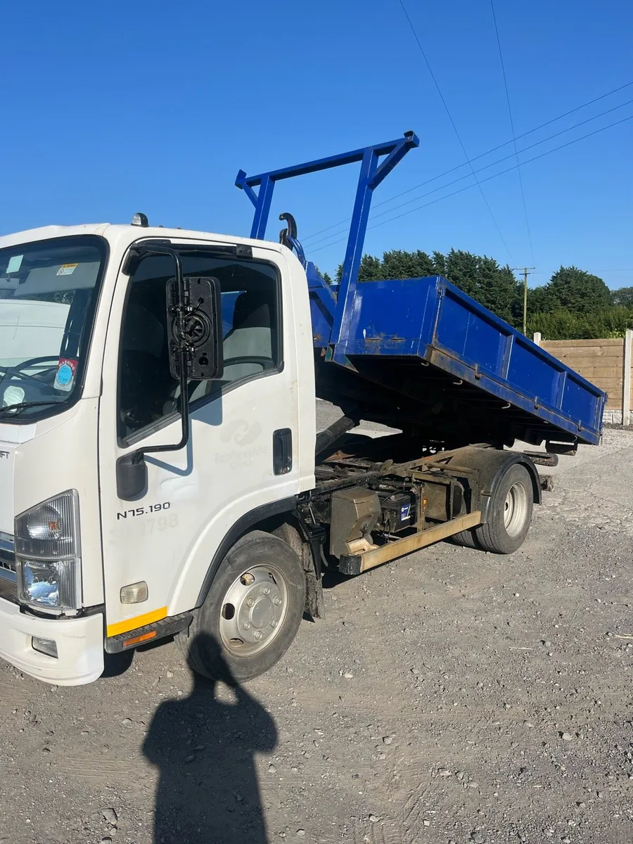 7.5 tonne hookloader - Image 3