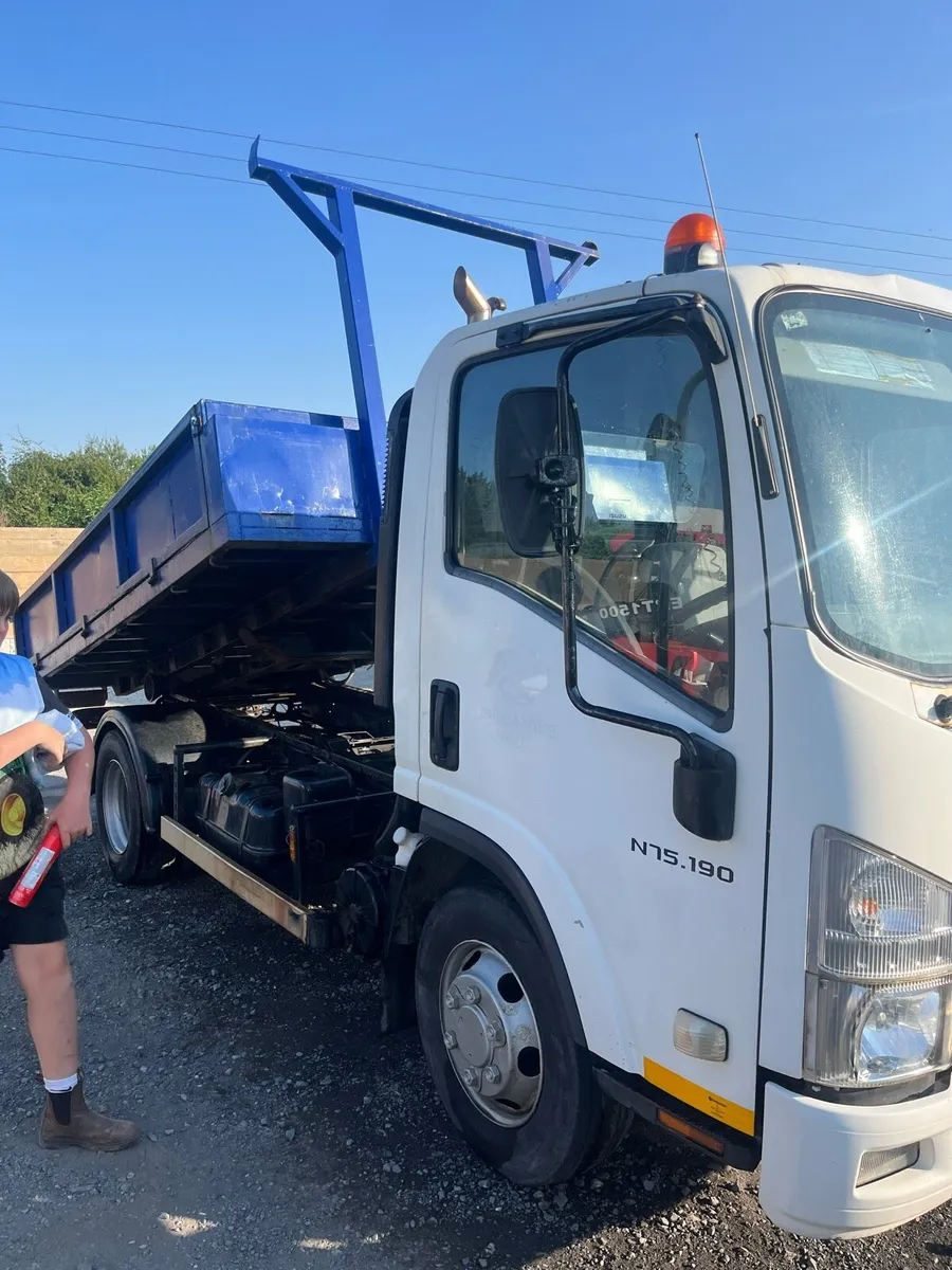 7.5 tonne hookloader - Image 4