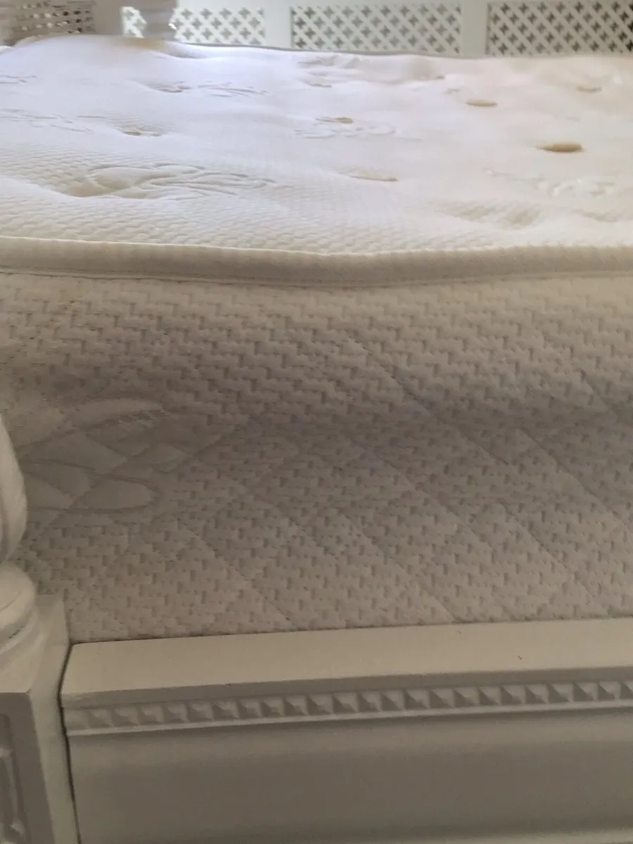 Double 4 ft 6” mattress - Image 1