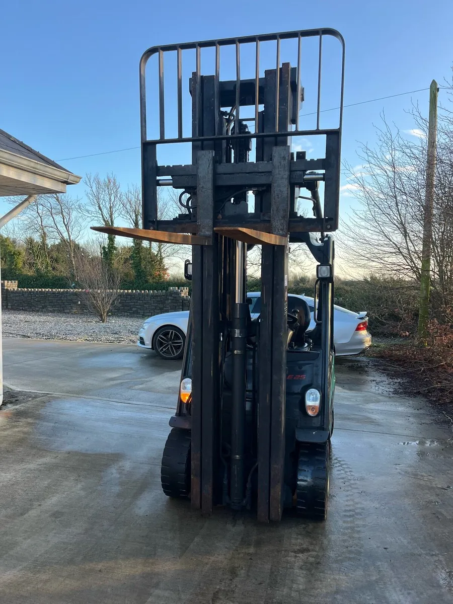 2012 Linde Electric Forklift not driving - Image 3
