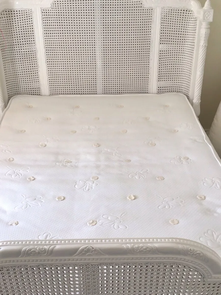 Double 4 ft 6” mattress - Image 3