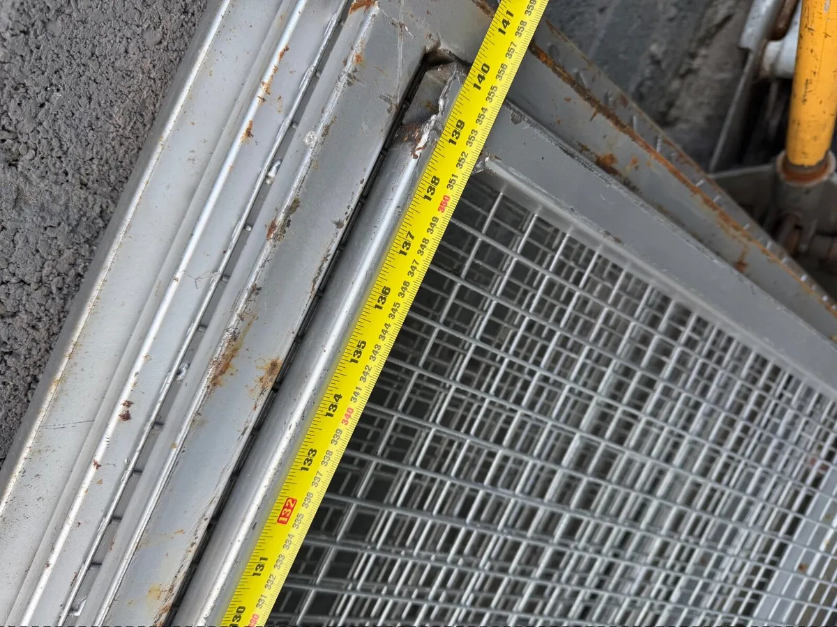 Side cages pickup - Image 2