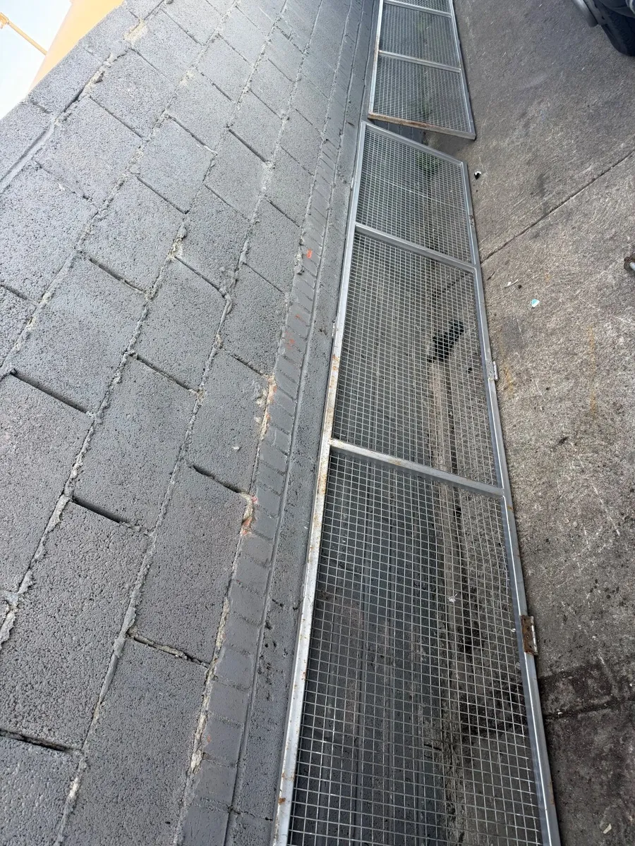 Side cages pickup - Image 1