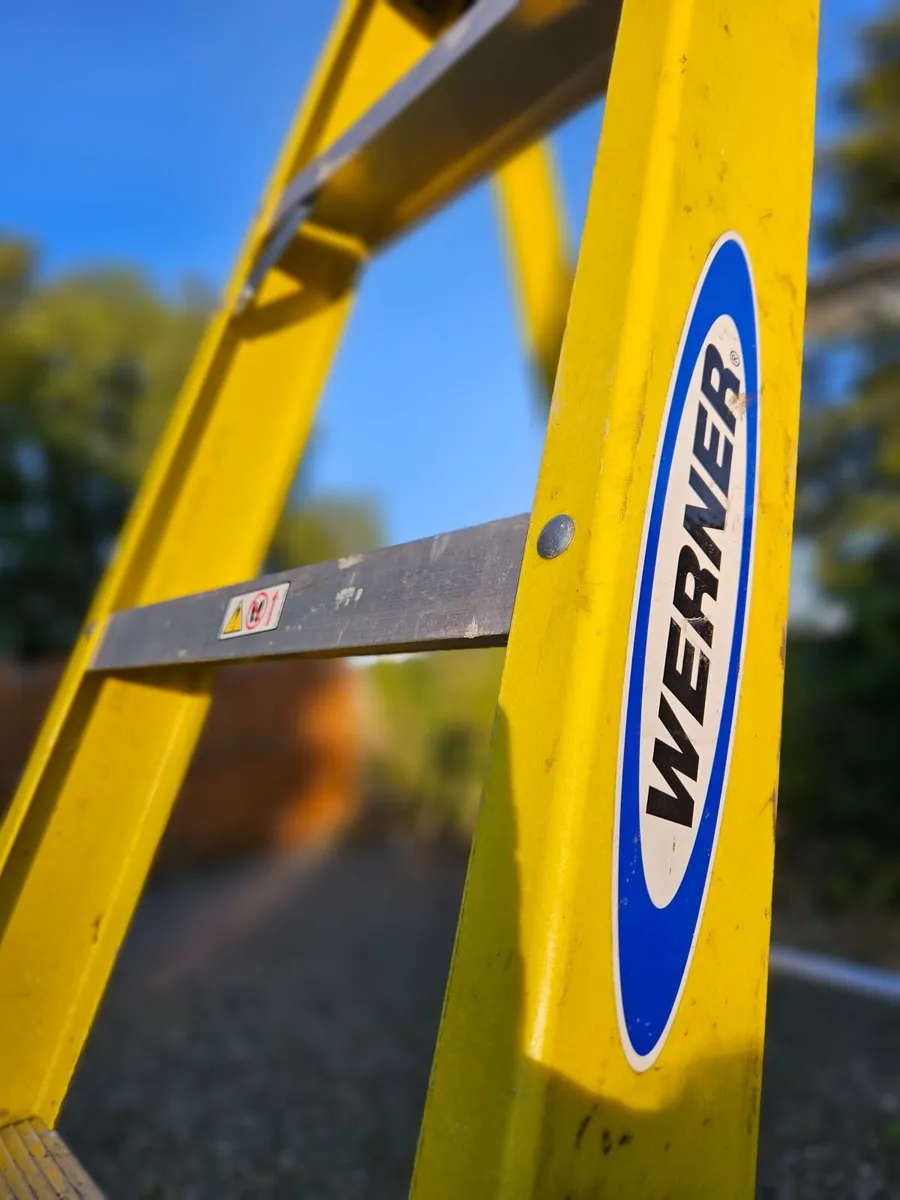 Werner Fibreglass 2.2m 8 Step ladder - Image 4