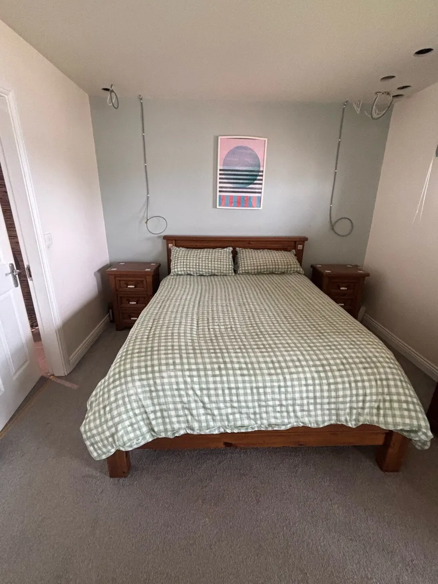 Bedroom furniture - Image 2