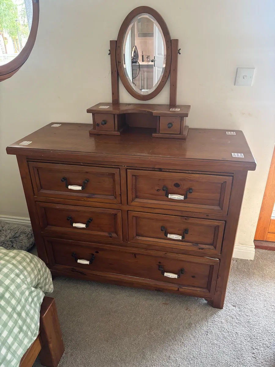 Bedroom furniture - Image 4